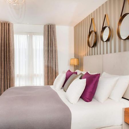 Stylish And Central Two Bedroom & Two Bathroom Apartment With Free Parking エクステリア 写真