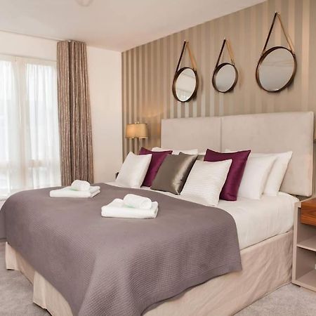 Stylish And Central Two Bedroom & Two Bathroom Apartment With Free Parking エクステリア 写真