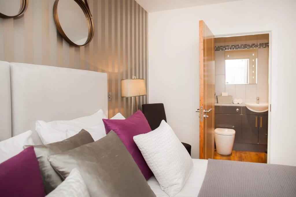 Stylish And Central Two Bedroom & Two Bathroom Apartment With Free Parking エクステリア 写真